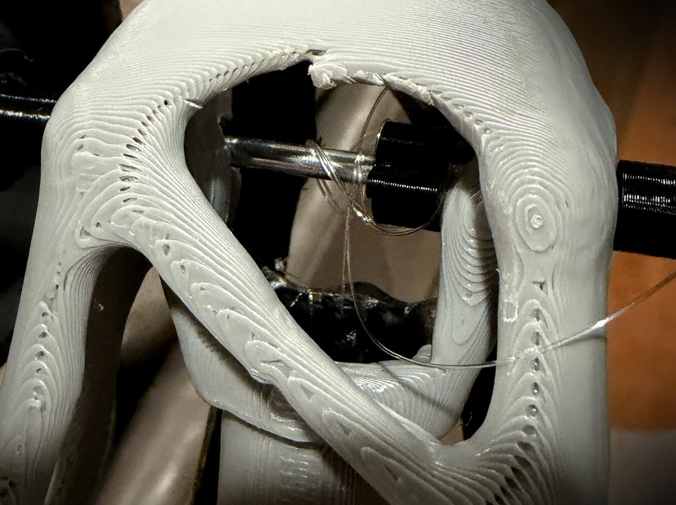 Close view of the rear axle, the drive peg and the wheel hub